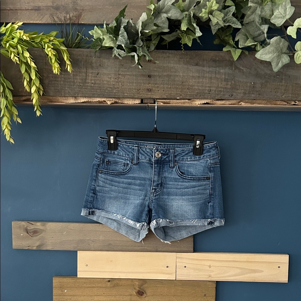 American Eagle Outfitters Stretch Shortie Jean Shorts Size 4 EUC